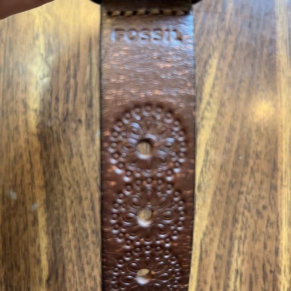FOSSIL BROWN TOOLED LEATHER SINGLE PRONG/BRASS BUCKLE WOMENS LEATHER BELT:M - Picture 3 of 8